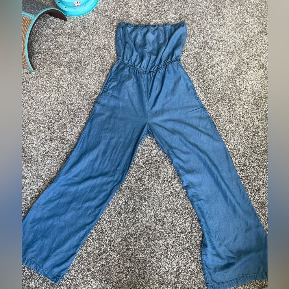 Forever 21 Woman’s Strapless Denim Jumpsuit in SZ S in gently used condition